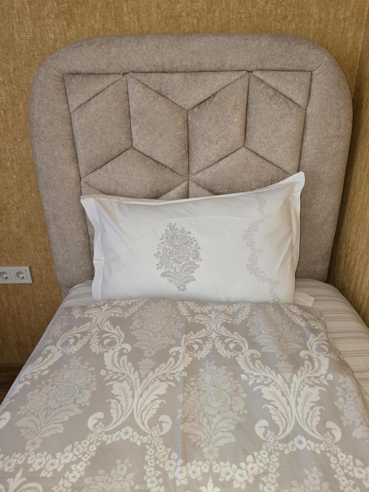 Khorgo Hotel Gori Buitenkant foto